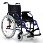 wózek inwalidzki ze stopów lekkich wykonany z aluminium