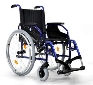 wózek inwalidzki ze stopów lekkich wykonany z aluminium