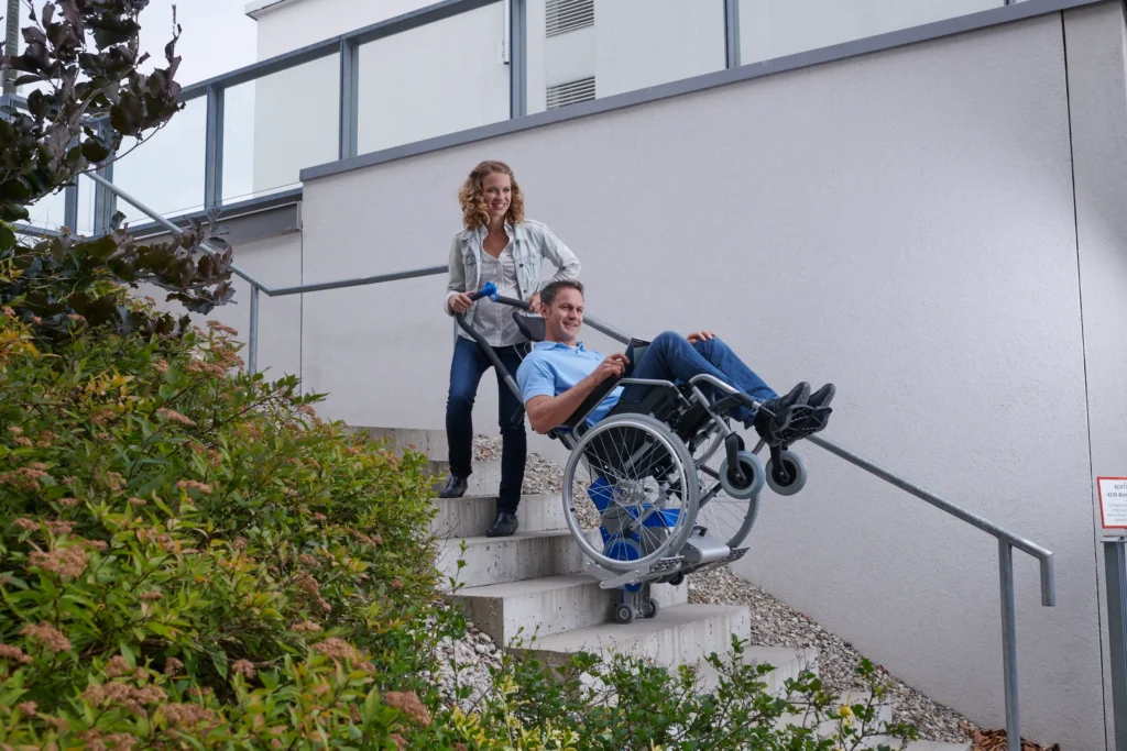 schodołaz dla niepełnosprawnych z podpięciem na wózek inwalidzki na schodach